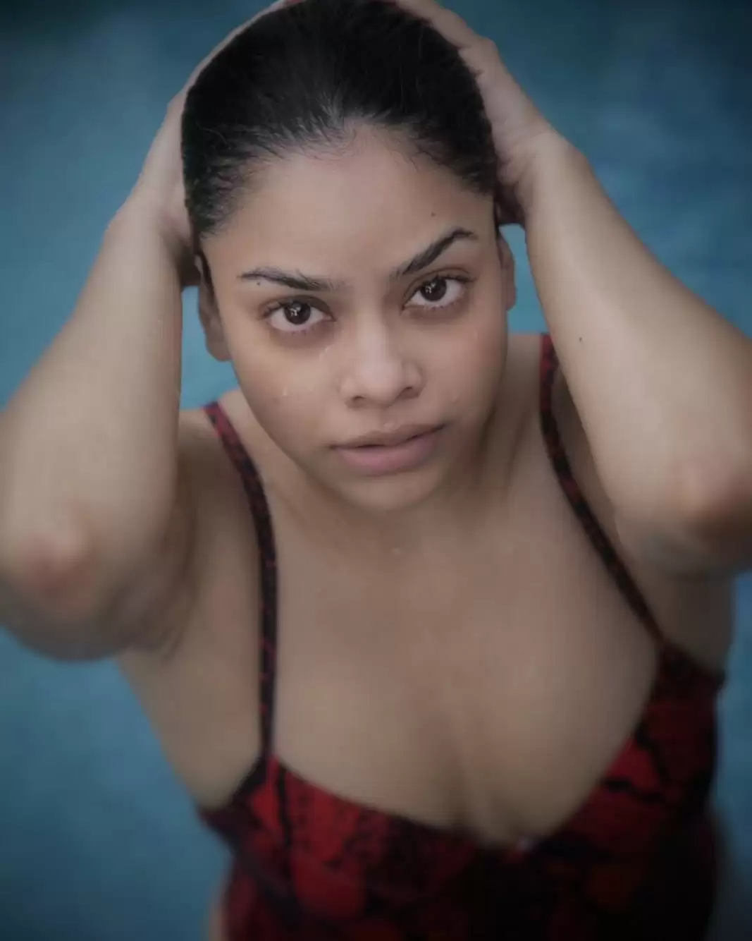 Sumona Chakravarti है बेहद हॉट, तस्वीरों से सोशल मीडिया पर लगई आग