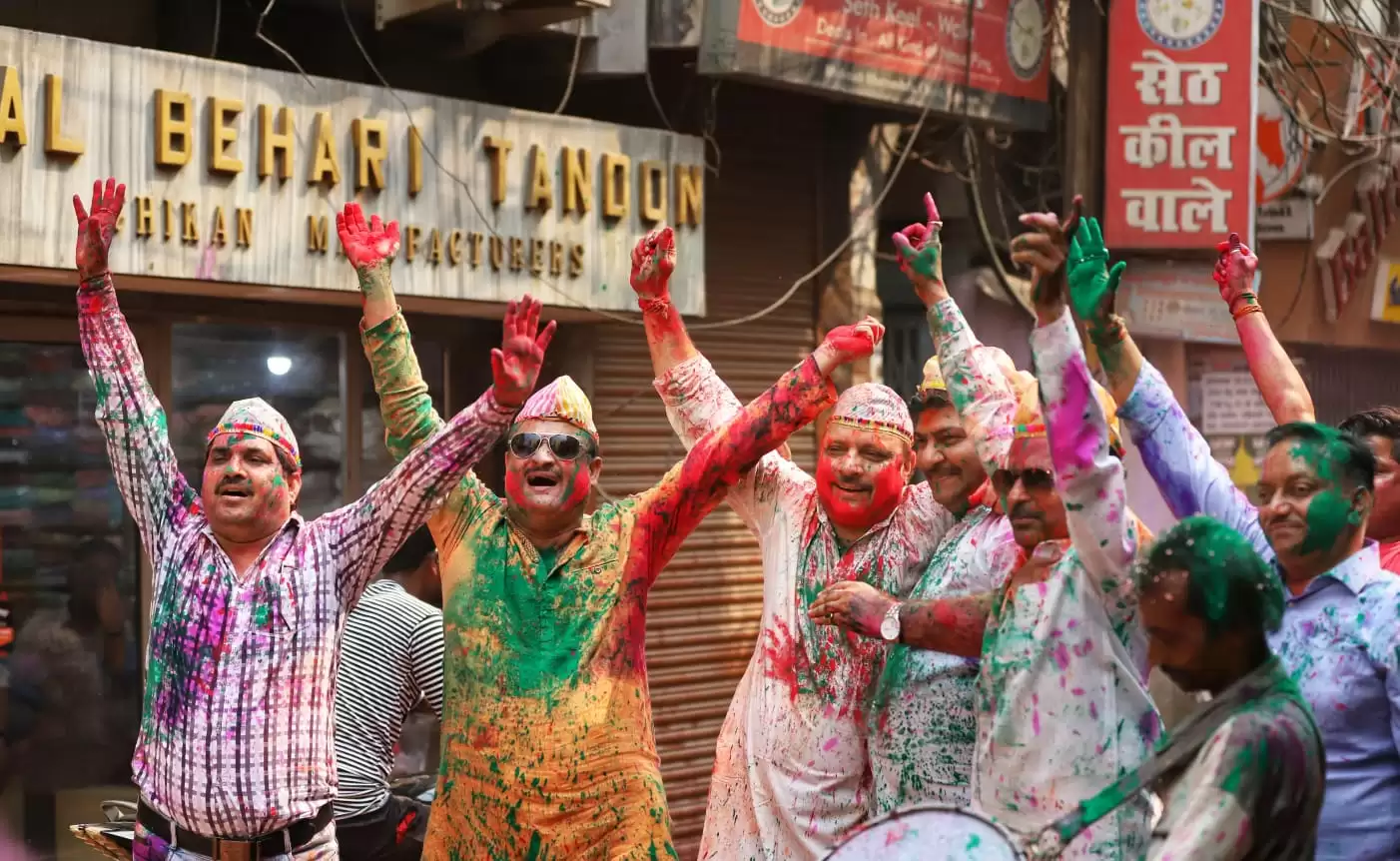 Holi 2022 Special: सौ साल पुरानी रिवायत है, जो आया वह रंग गया