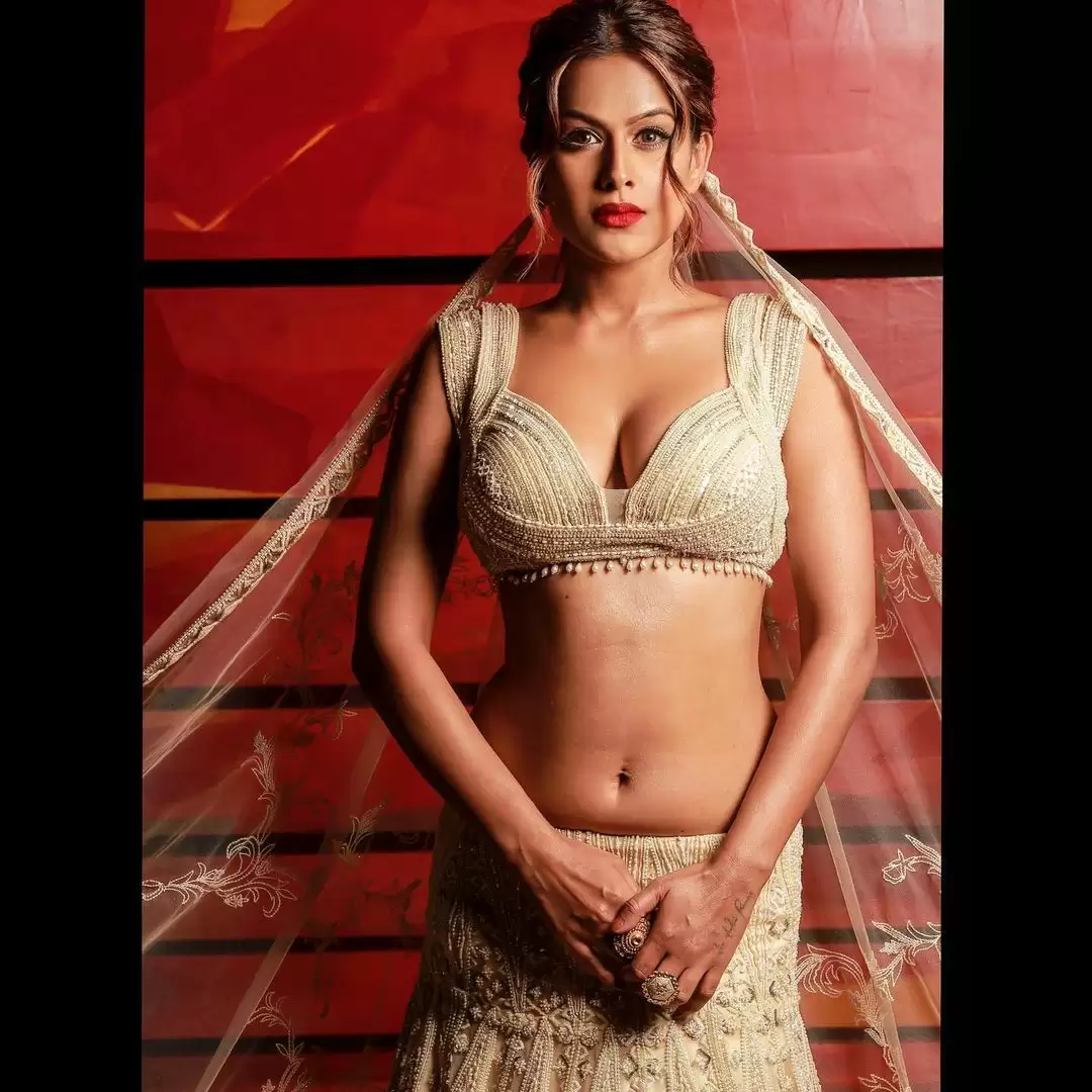 Nia Sharma ने फ्लॉन्ट किया लहंगा लुक, यहां देखे तस्वीरें
