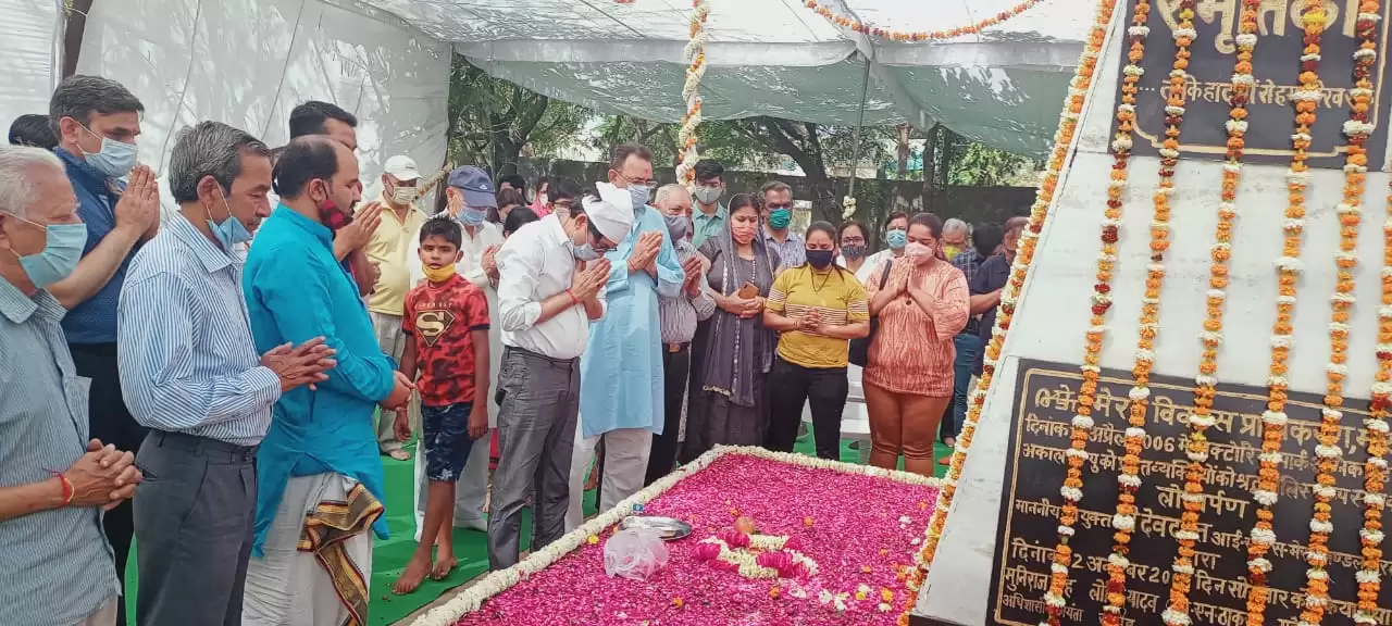 विक्टोरिया पार्क अग्निकांड की 15वीं बरसी पर मृतकों को दी श्रद्धांजलि