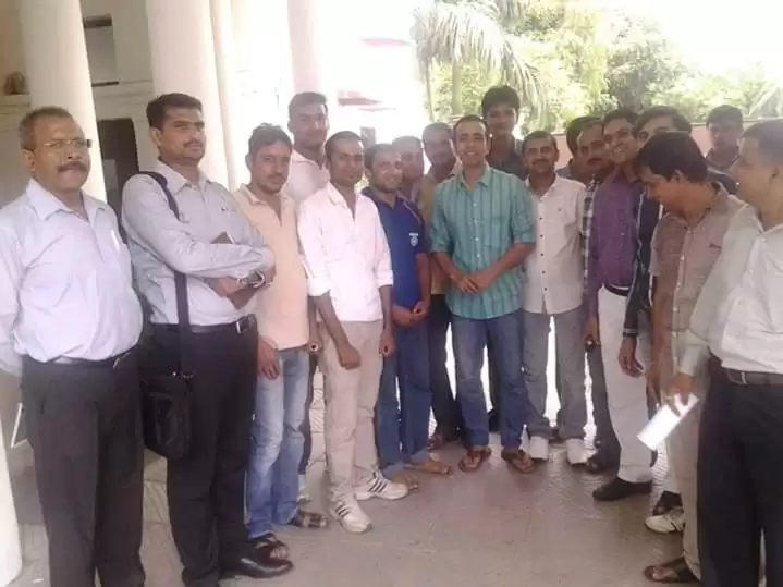 सेल्फी लेने से पहले मुझे चुटकुला सुनाओ