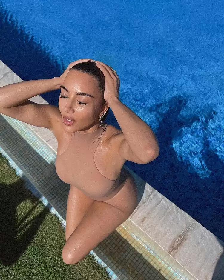 Kim Kardashian की सेक्सी तस्वीरों ने किया सबको दीवाना, देखे तस्वीरें