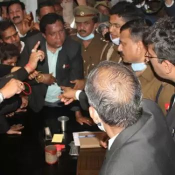 भाजपा विधायक दिनेश खटीक के खिलाफ वकीलों ने घेरा एसएसपी ऑफिस