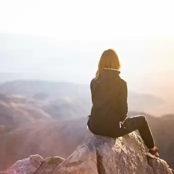 घर से बाहर यात्रा के लिए जा रहे है तो अपने पास ये चार चीजें जरूर रखें