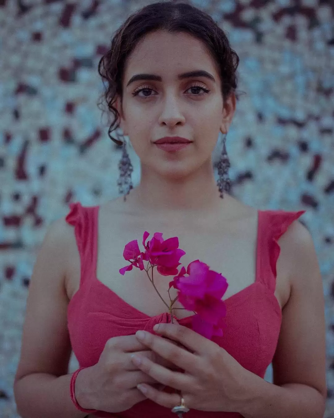 Sanya Malhotra ने बिखेरी अपनी अदाएं , तस्वीरें हुई वायरल