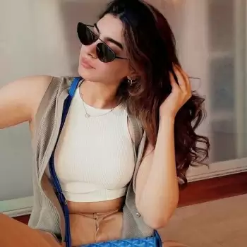 Khushi Kapoor ने दिखाईं बोल्ड अदाएं, तस्वीरें देख उड़ जाएंगे होश