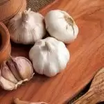 इन बीमारियों में कभी न करे लहसुन का सेवन, सेहत के लिए हो सकता है खतरनाक