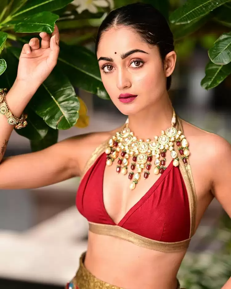 Tridha Choudhury बोल्डनेस से उड़ाती है फैंस के होश, देखे तस्वीरें