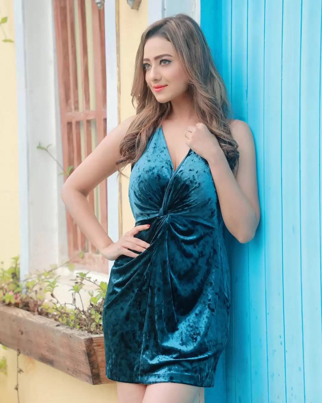 Madalsa Sharma की वायरल हुईं ये बोल्ड तस्वीरें, आप भी देखे उनका ये अंदाज़