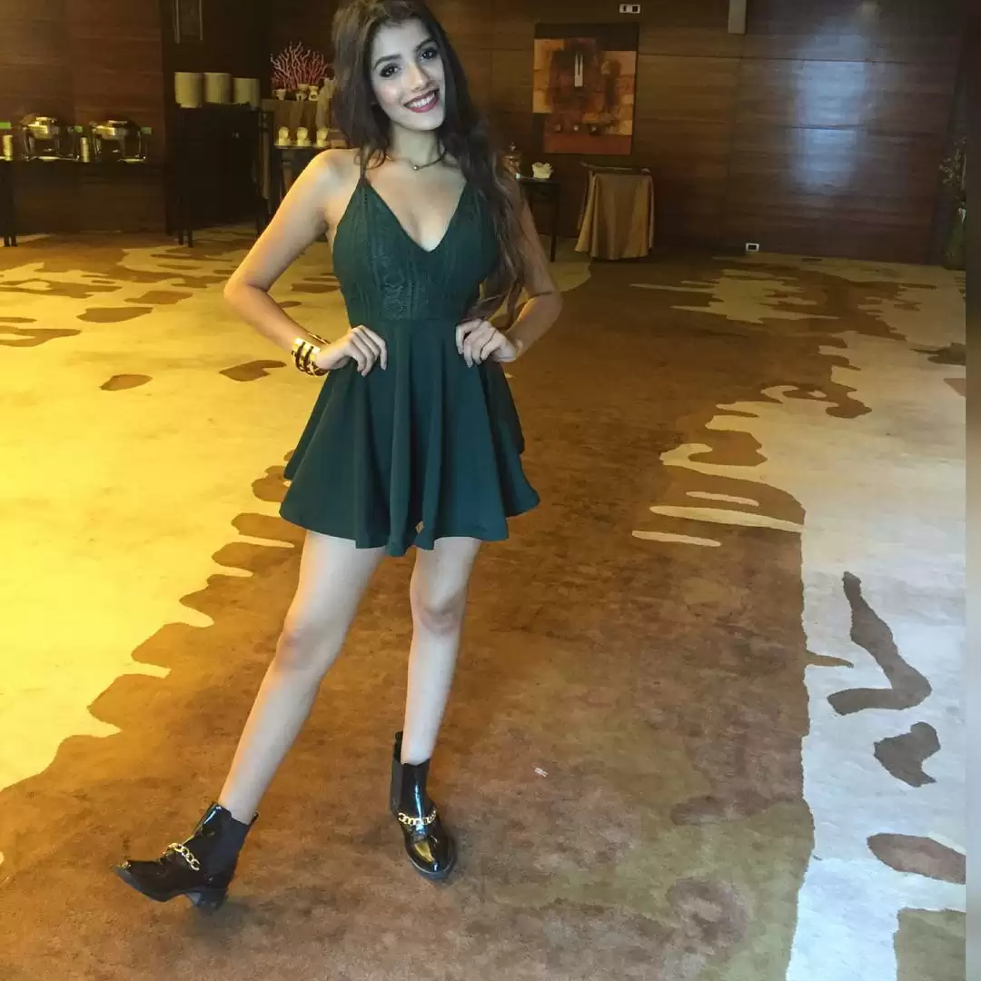 क्रिकेटर ईशान किशन की गर्लफ्रेंड ने दिखाई अपनी अदाएं, देखे ये खूबसूरत तस्वीरें