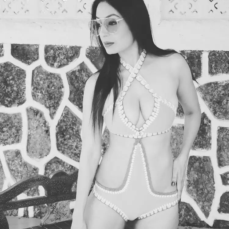 Kashmera Shah आज भी एक्ट्रेसेस को मात देती हैं, देखे उनका बोल्ड अंदाज़