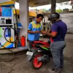 Petrol-Diesel Price Today: पेट्रोल की कीमत पहुंचीं सौ के पार, हर 24 घंटे बाद बढ़ रहे दाम