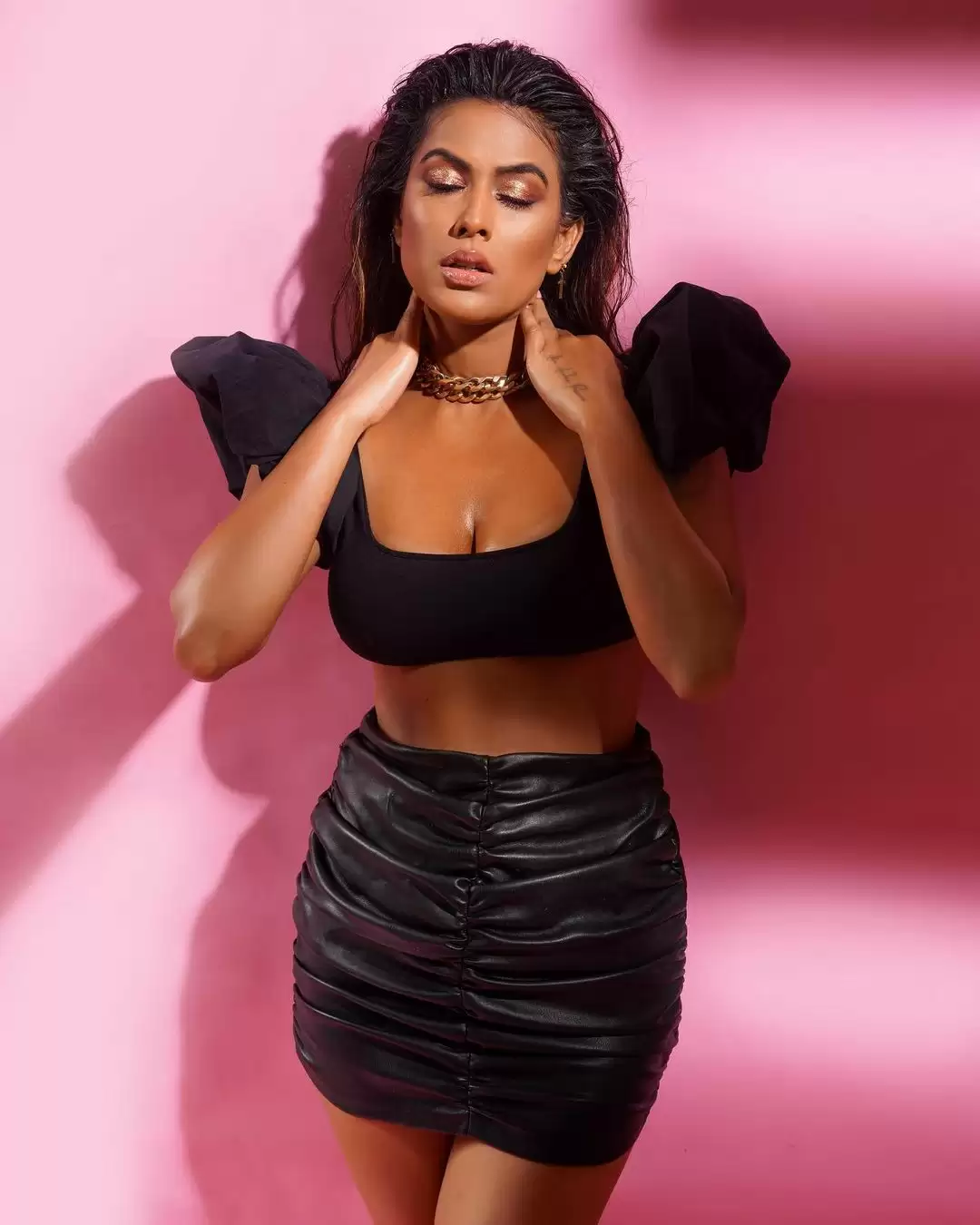 Nia Sharma ने दिए ऐसे पोज की बढ़ गई फैंस की बेचैनी, देखे तस्वीरें