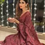 Mouni Roy ने ट्रेडिशनल लुक से खींचा सबका ध्यान, देखे तस्वीरें
