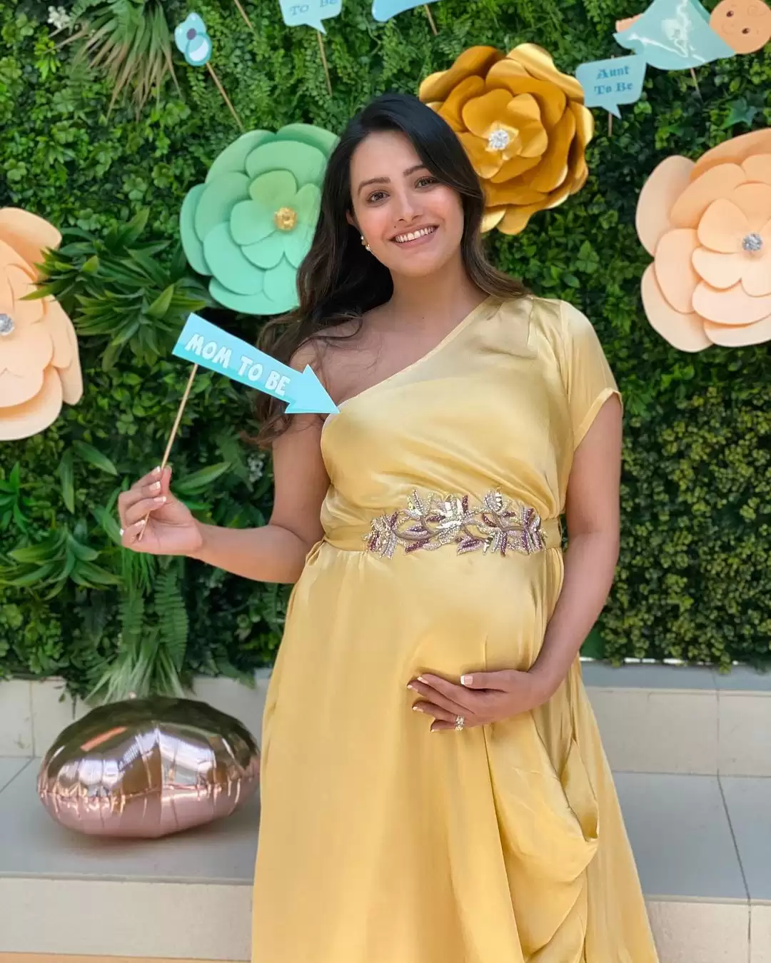 Anita Hassanandani ने शेयर कीं बेबी बंप के साथ बोल्ड तस्वीरें, देखे तस्वीरें
