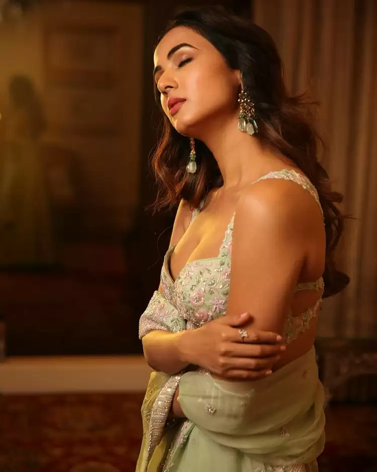 Sonal Chauhan Hot 