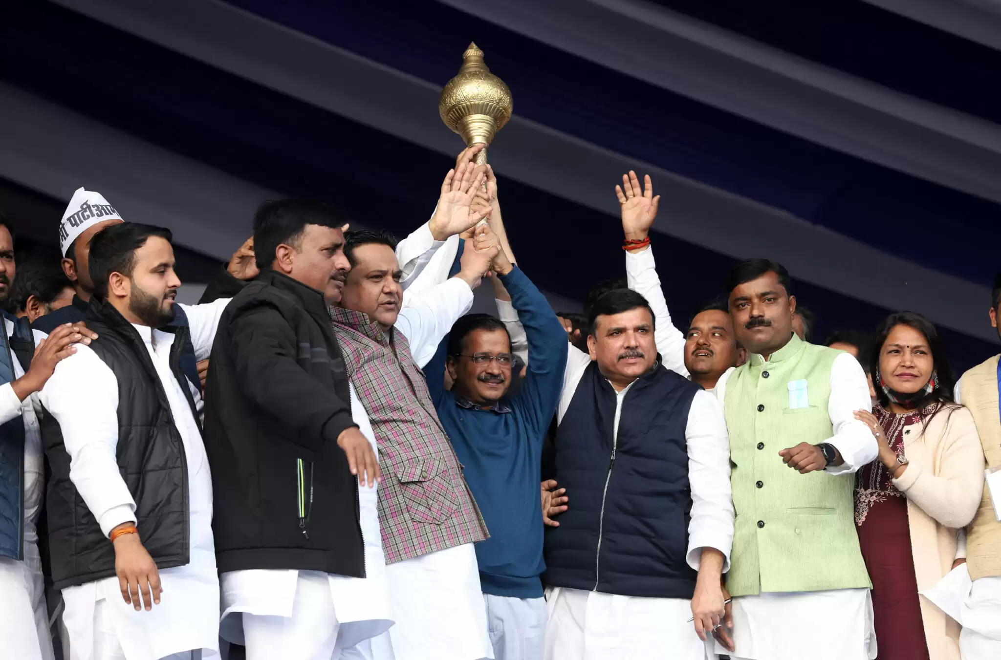 पांच साल में योगी सरकार ने लोगों को कब्रिस्तान भेजा