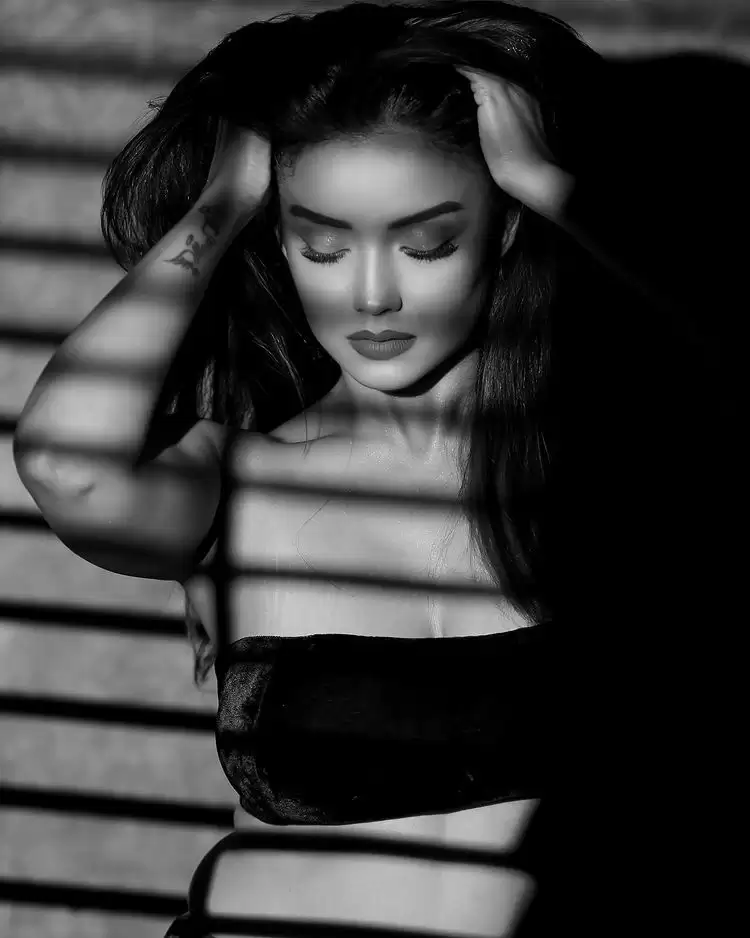 Adaa Khan लग रही है ग्लैमरस, देखे तस्वीरें!!