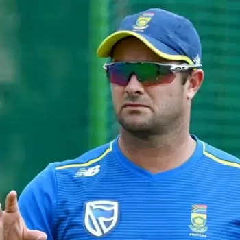 UAE में T20 विश्व कप से पहले IPL कराने से बर्बाद हो जाएँगी पिचें: मार्क बाउचर