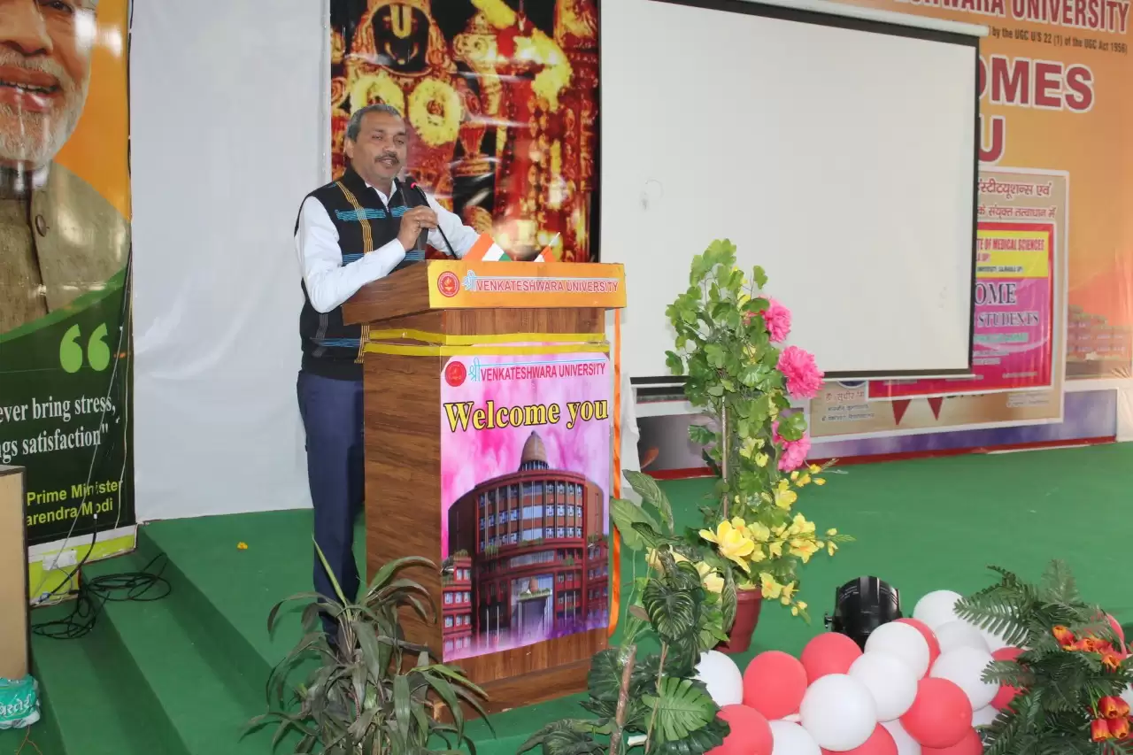 वेंक्टेश्वरा में छात्र-छात्राओ को दिलायी मानव सेवा की शपथ