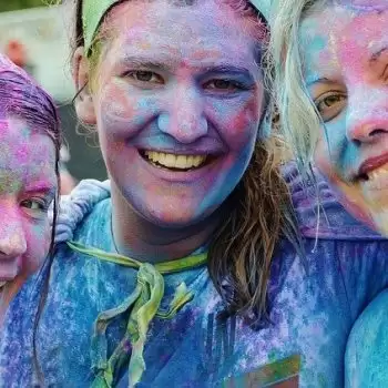 Holi 2021: क्या आप जानते है रंगों का यह त्योहार है सेहत के लिए फायदेमंद ? यहां जाने कैसे