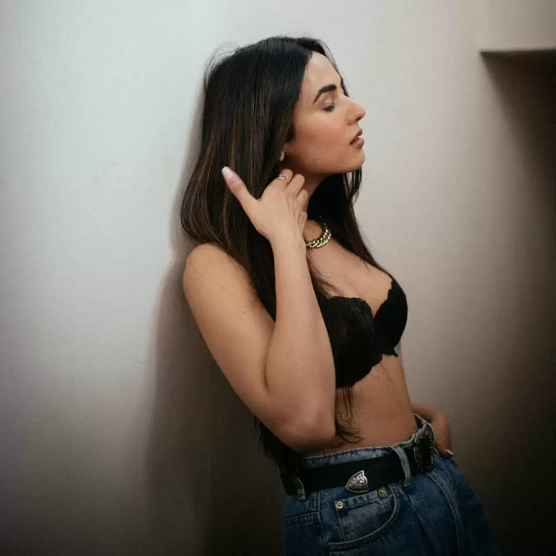 Sonal Chauhan ने कराया बोल्ड फोटोशूट, अदाओं के बिखरे जलवे