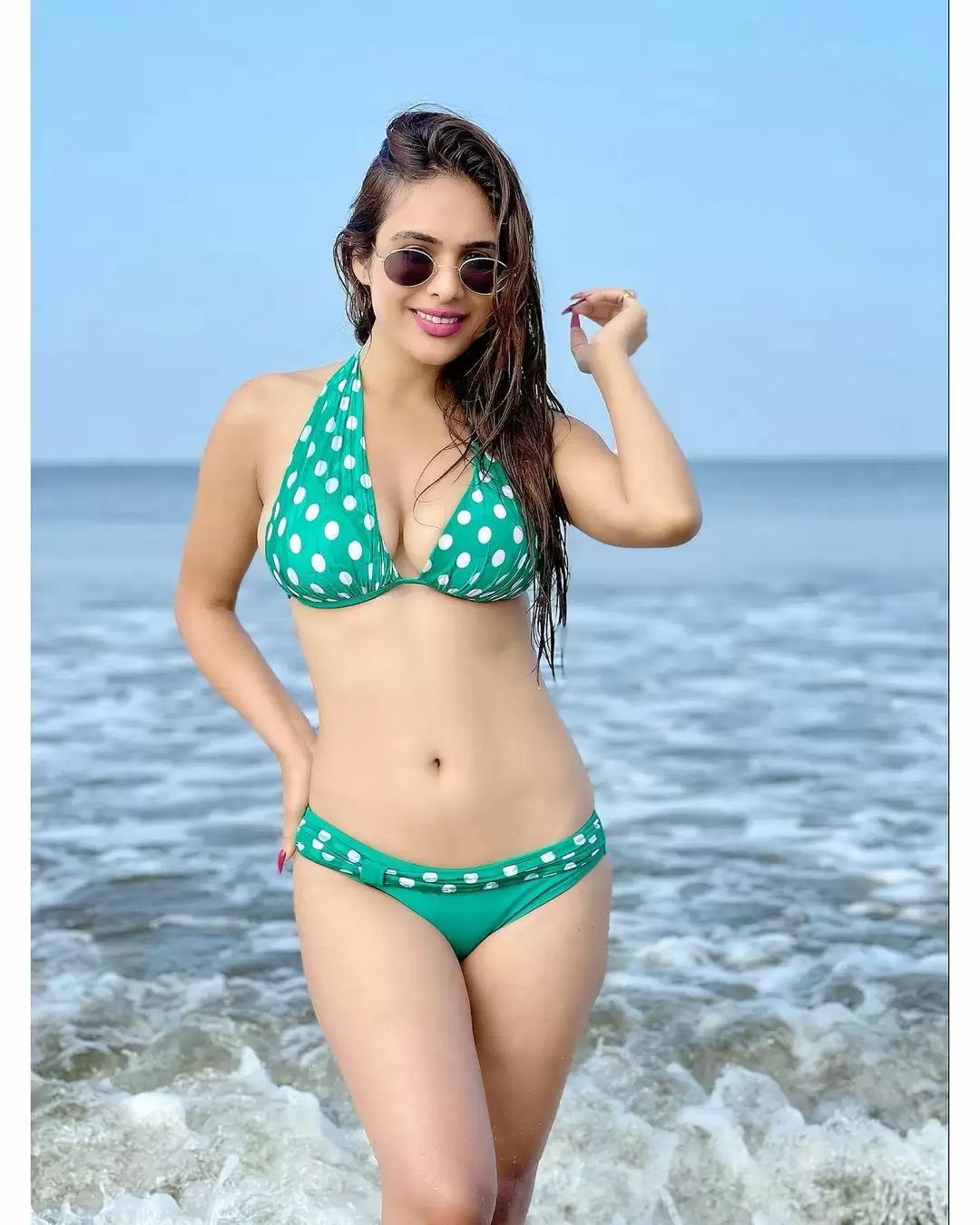 Neha Malik ने दिखाई अपनी दिलकश अदाएं, यहां देखे तस्वीरें