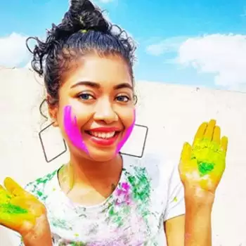 होली की मस्ती में डूबी Model Sonali Haldar