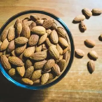 Health Benefits : रोजाना इन ड्राई फ्रूट्स का करें सेवन, जाने इनके फायदे