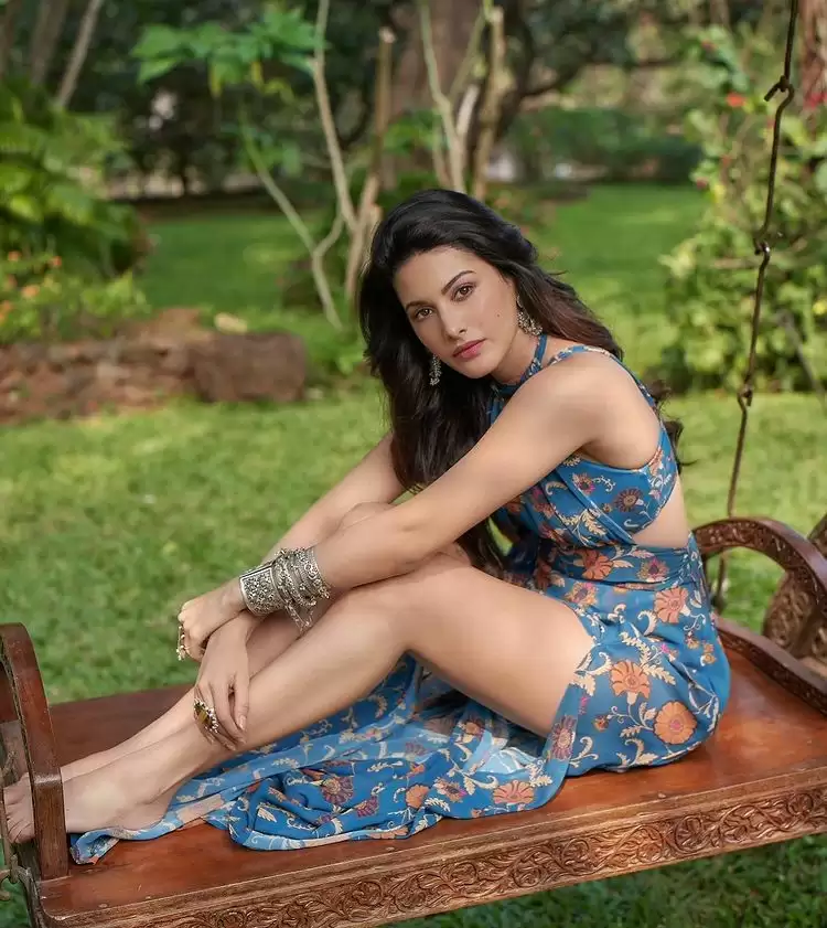 Amyra Dastur Hot Pictures