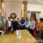 मंडलायुक्त से मिलकर जेनेरिक दवाओं की लोकप्रियता बढ़ाए जाने को पीएम को भेजा ज्ञापन