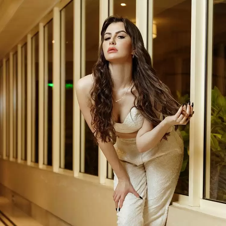 Giorgia Andriani की हॉट तस्वीरें देख उड़ जाएंगे होश!!