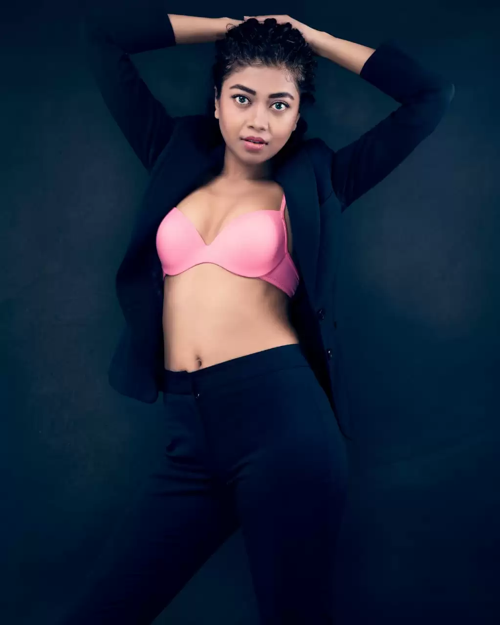 Model Sonali Haldar का कातिलाना लुक आया सामने, अदाएं बना रहीं लोगों को दीवाना