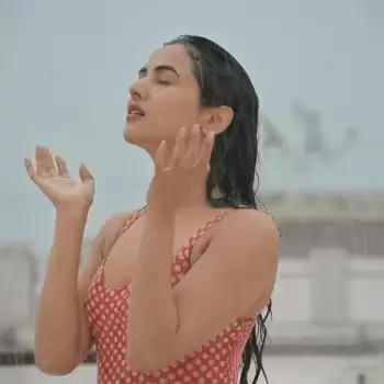 Sonal Chauhan ने कराया बोल्ड फोटोशूट, अदाओं के बिखरे जलवे
