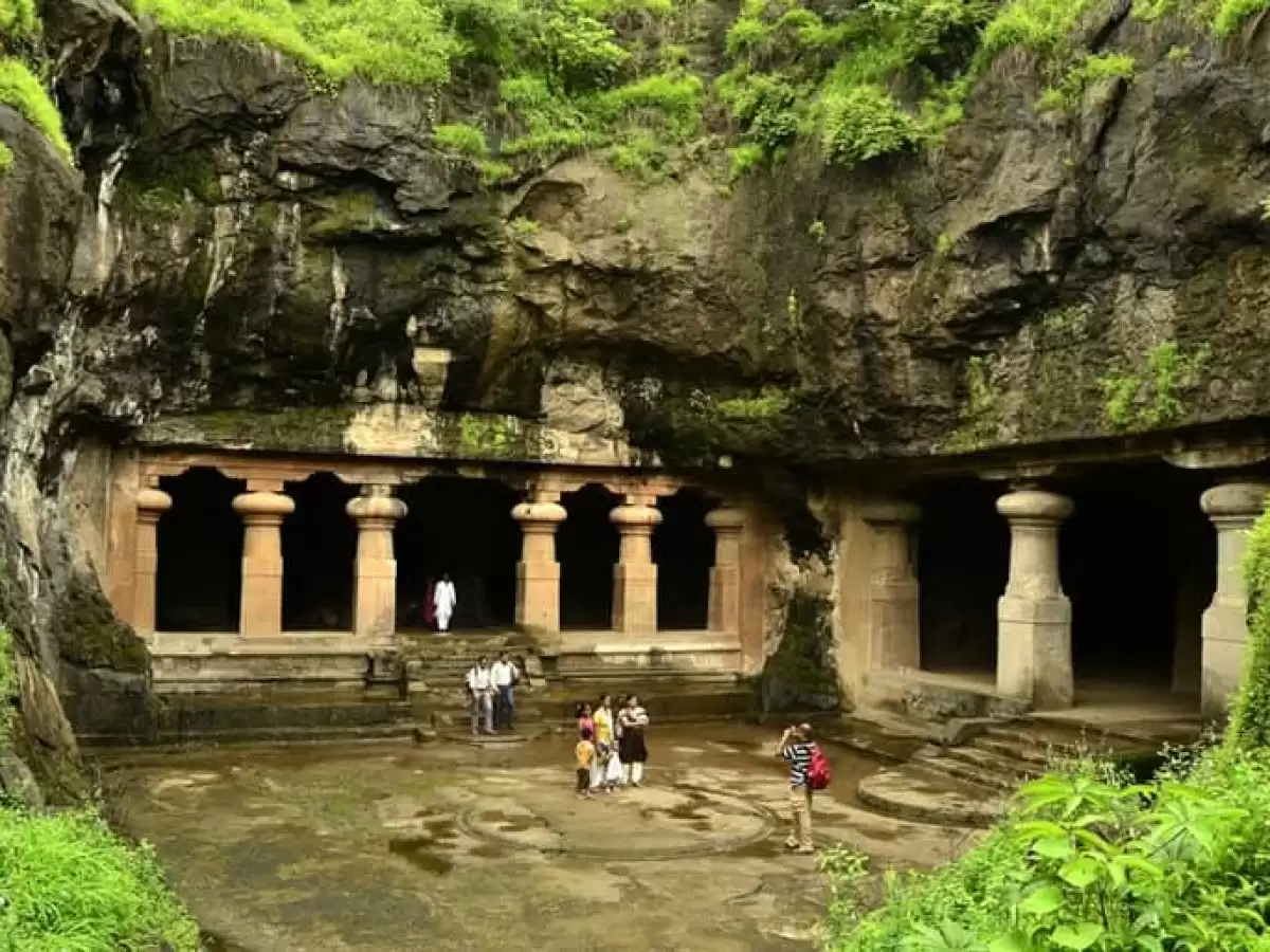 एलिफेंटा की गुफाएं है सबसे आकर्षक