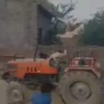 Noida News: गाँव में जमकर चली लाठियां, लाइव लड़ाई का देखे वीडियो