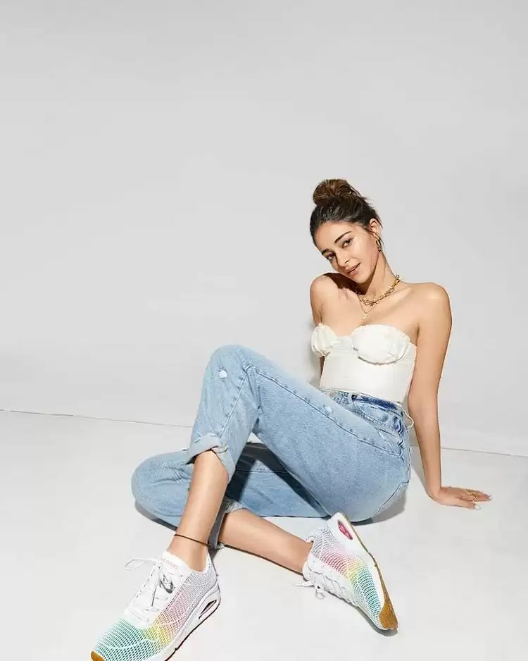 Ananya Pandey ने शेयर की बिंदास तस्वीरें, यहां देखे !!