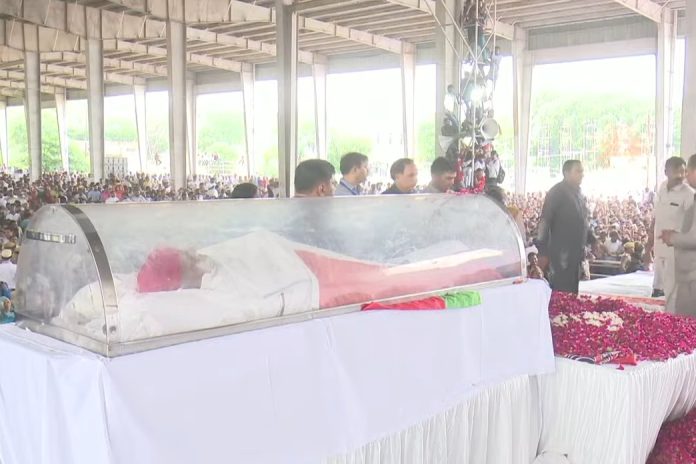 Mulayam Singh Funeral Live: