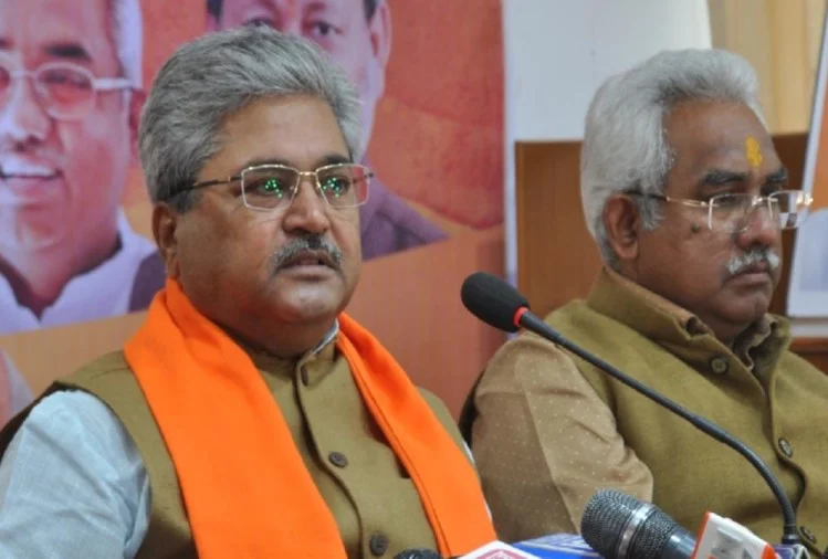 BJP National General Secretary Dushyant Gautam said, "Congress leaders go to temple to tease girls"