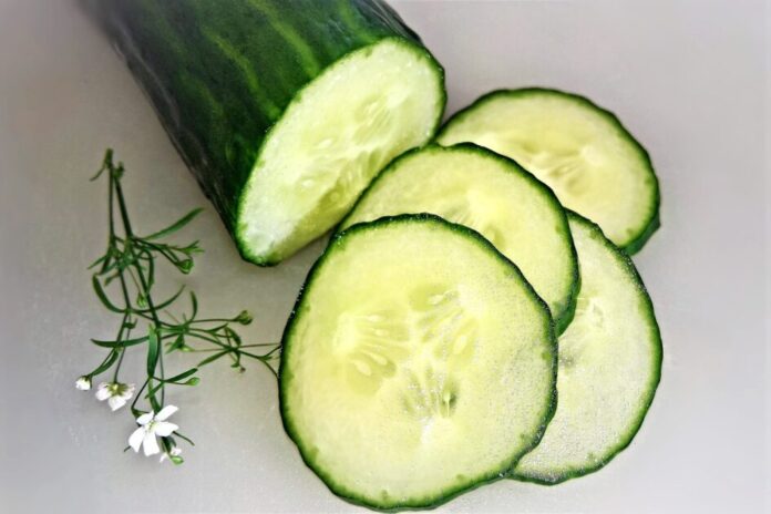 how to use cucumber for face