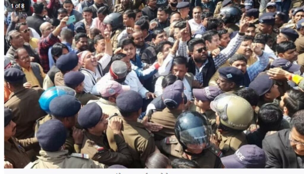 Congress workers protest