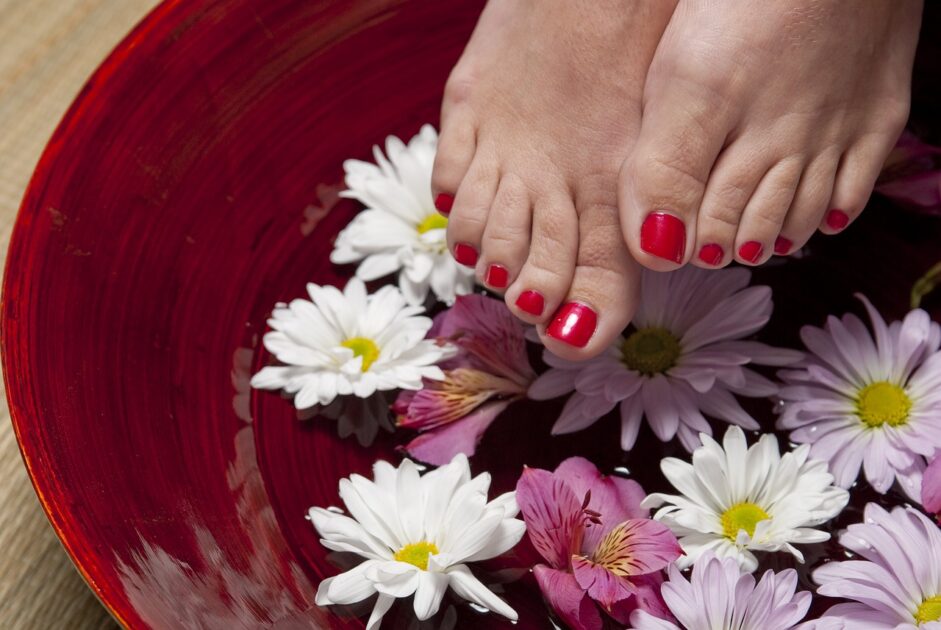how to clean feet at home