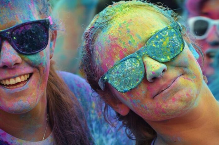 how to get rid of holi colours on face