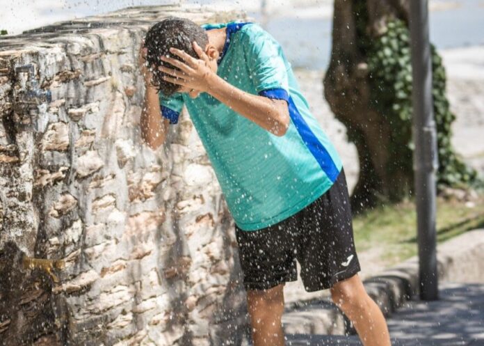 heat stroke se kaise bache