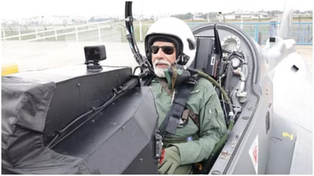 pm modi in tejas