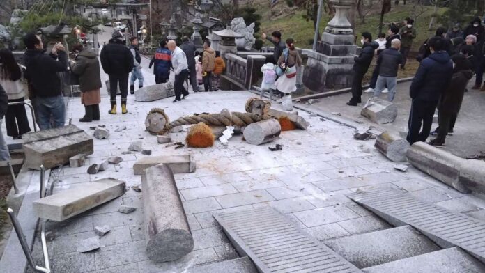 7.4 earthquake in Japan, tsunami warning, high sea waves, power outages