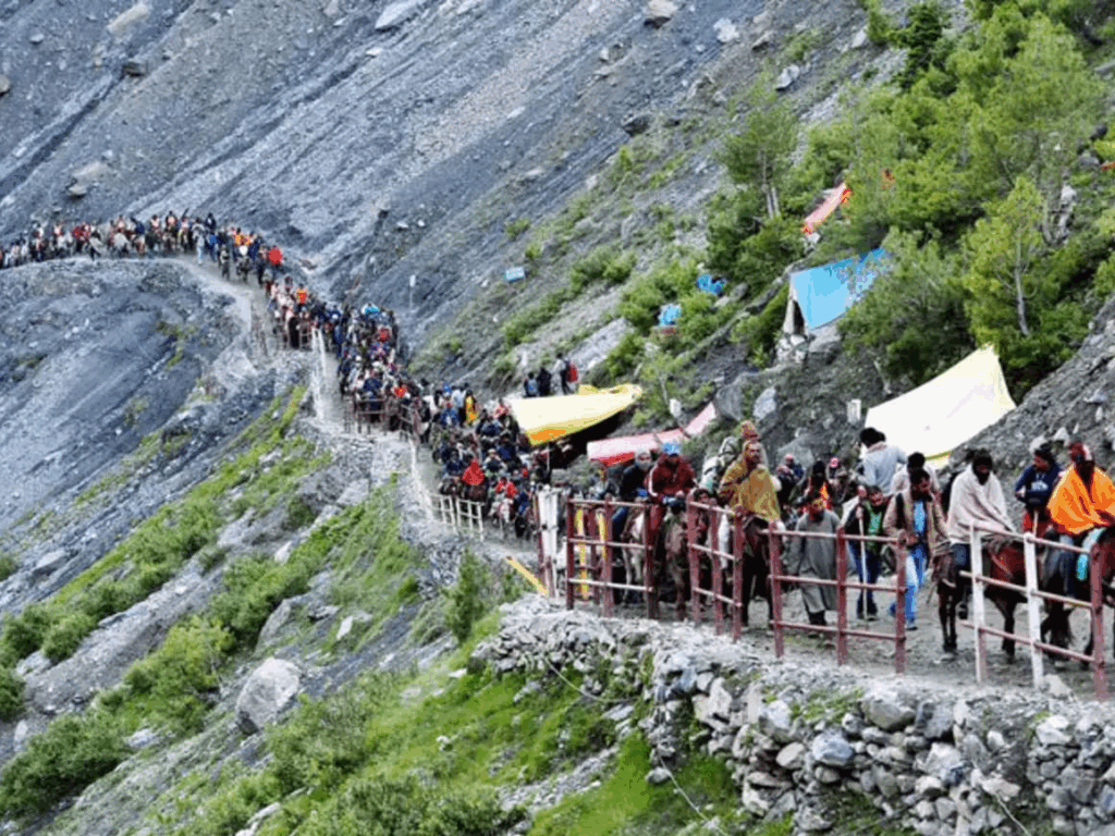 First batch of Amarnath Yatra leaves